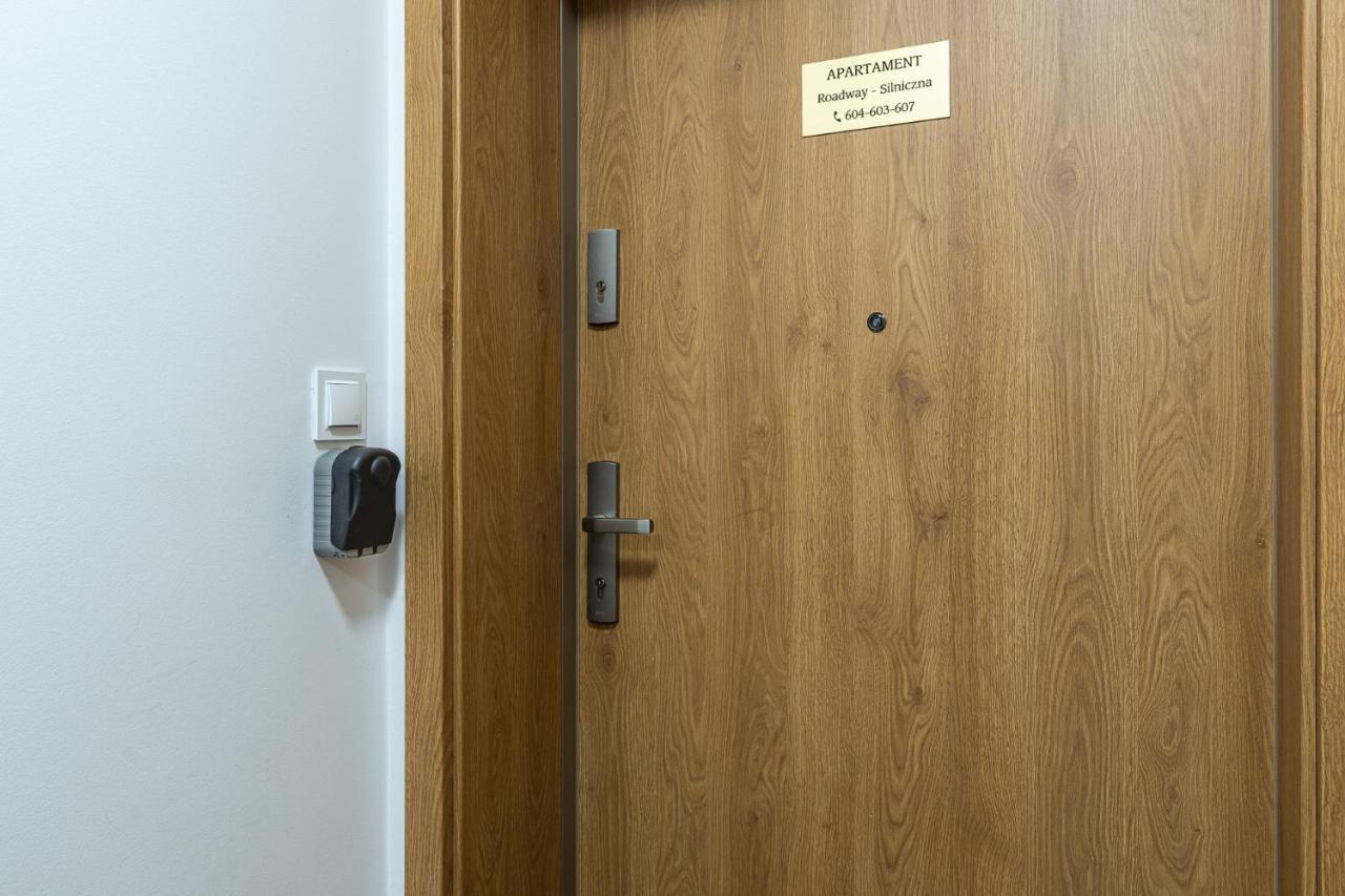 Ferienwohnung Roadway Silniczna Z Garazem Podziemnym Kielce Exterior foto